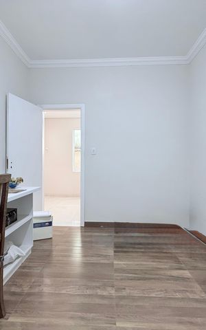 Casa à venda com 290m², 3 quartos e 2 vagas Casa à venda com 290m², 3 quartos e 2 vagasSala