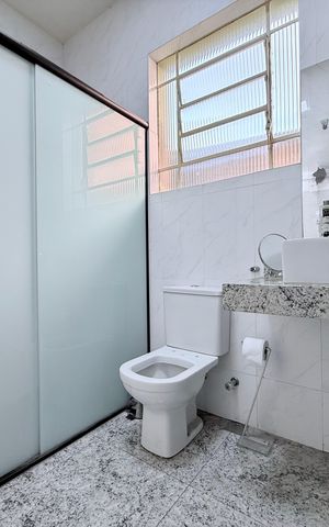 Casa à venda com 290m², 3 quartos e 2 vagas Casa à venda com 290m², 3 quartos e 2 vagasBanheiro