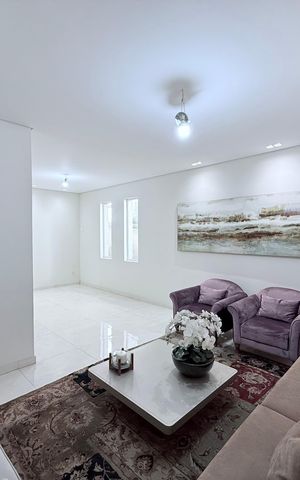 Casa à venda com 290m², 3 quartos e 2 vagas Casa à venda com 290m², 3 quartos e 2 vagasSala