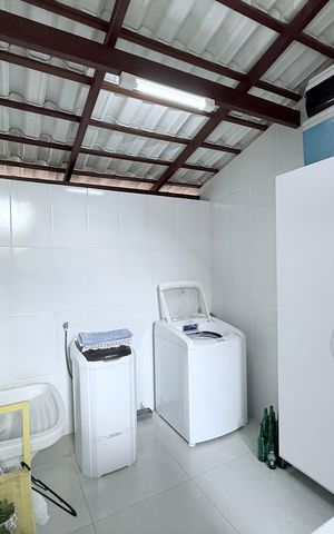 Casa à venda com 290m², 3 quartos e 2 vagas Casa à venda com 290m², 3 quartos e 2 vagasÁrea de serviço