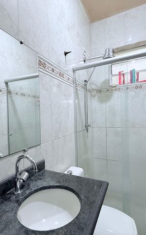 Casa à venda com 290m², 3 quartos e 2 vagas Casa à venda com 290m², 3 quartos e 2 vagasBanheiro