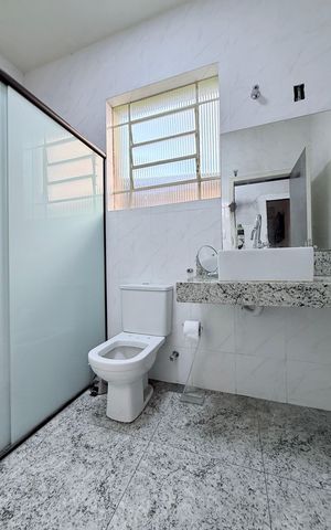 Casa à venda com 290m², 3 quartos e 2 vagas Casa à venda com 290m², 3 quartos e 2 vagasBanheiro