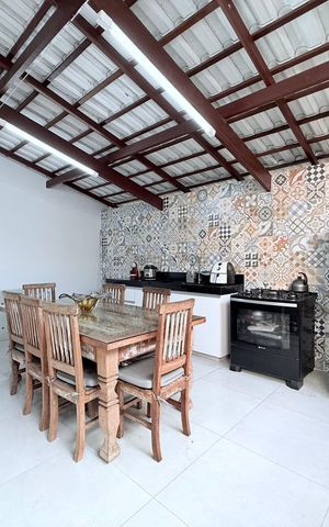 Casa à venda com 290m², 3 quartos e 2 vagas Casa à venda com 290m², 3 quartos e 2 vagasÁrea externa