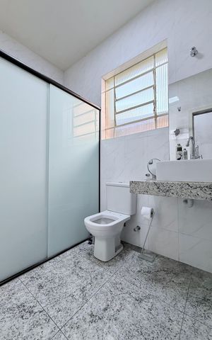 Casa à venda com 290m², 3 quartos e 2 vagas Casa à venda com 290m², 3 quartos e 2 vagasBanheiro