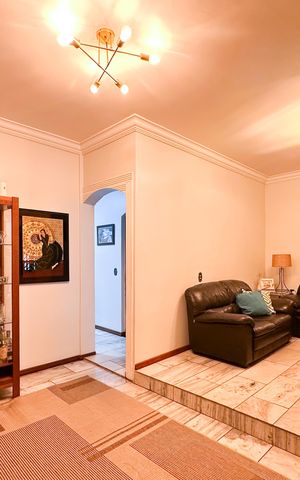Casa à venda com 250m², 4 quartos e 2 vagas Casa à venda com 250m², 4 quartos e 2 vagasSala