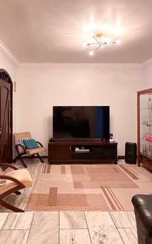 Casa à venda com 250m², 4 quartos e 2 vagas Casa à venda com 250m², 4 quartos e 2 vagasSala