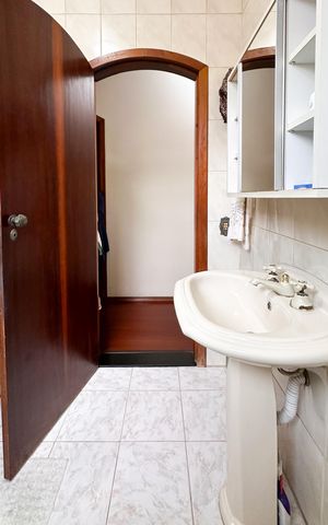 Casa à venda com 250m², 4 quartos e 2 vagas Casa à venda com 250m², 4 quartos e 2 vagasBanheiro Social