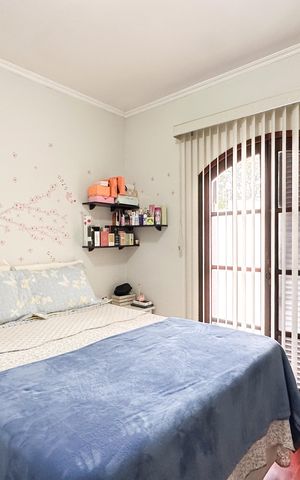 Casa à venda com 250m², 4 quartos e 2 vagas Casa à venda com 250m², 4 quartos e 2 vagasQuarto 2