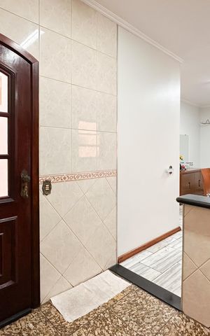 Casa à venda com 250m², 4 quartos e 2 vagas Casa à venda com 250m², 4 quartos e 2 vagasCozinha