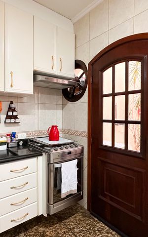Casa à venda com 250m², 4 quartos e 2 vagas Casa à venda com 250m², 4 quartos e 2 vagasCozinha