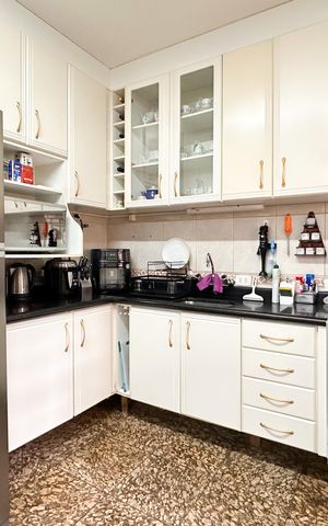 Casa à venda com 250m², 4 quartos e 2 vagas Casa à venda com 250m², 4 quartos e 2 vagasCozinha