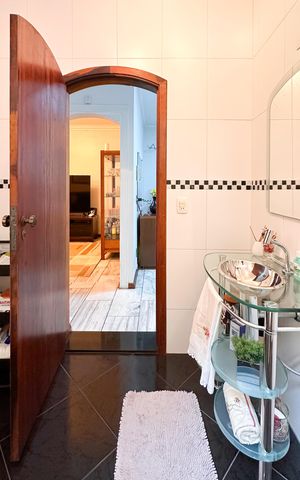 Casa à venda com 250m², 4 quartos e 2 vagas Casa à venda com 250m², 4 quartos e 2 vagasBanheiro Social 2