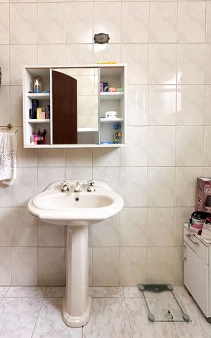 Casa à venda com 250m², 4 quartos e 2 vagas Casa à venda com 250m², 4 quartos e 2 vagasBanheiro Social