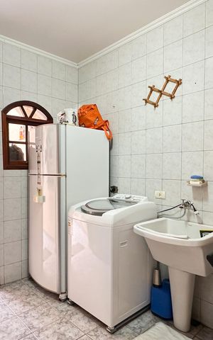 Casa à venda com 250m², 4 quartos e 2 vagas Casa à venda com 250m², 4 quartos e 2 vagasÁrea de Serviço