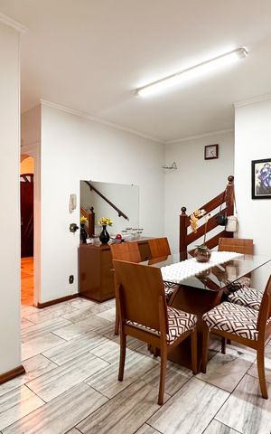 Casa à venda com 250m², 4 quartos e 2 vagas Casa à venda com 250m², 4 quartos e 2 vagasCopa