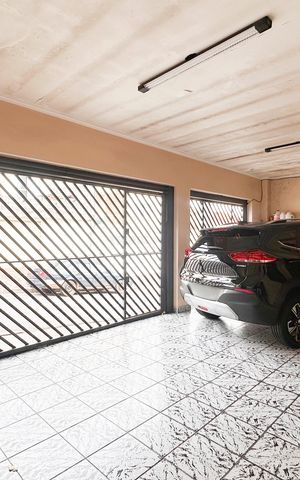Casa à venda com 250m², 4 quartos e 2 vagas Casa à venda com 250m², 4 quartos e 2 vagasGaragem