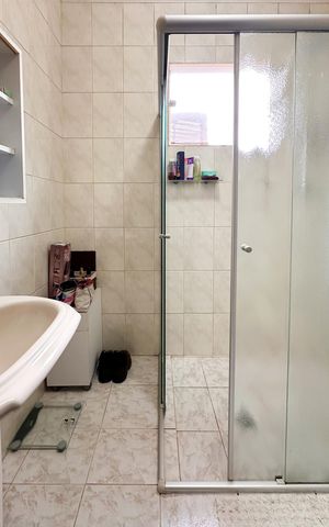 Casa à venda com 250m², 4 quartos e 2 vagas Casa à venda com 250m², 4 quartos e 2 vagasBanheiro Social