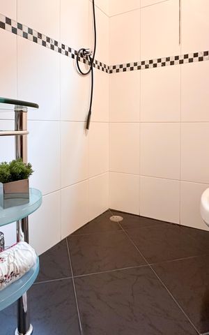 Casa à venda com 250m², 4 quartos e 2 vagas Casa à venda com 250m², 4 quartos e 2 vagasBanheiro Social 2
