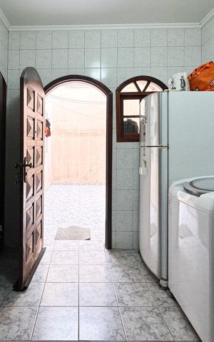 Casa à venda com 250m², 4 quartos e 2 vagas Casa à venda com 250m², 4 quartos e 2 vagasÁrea de Serviço