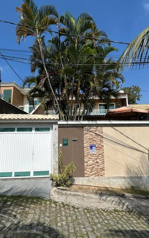 Casa à venda com 200m², 4 quartos e 3 vagasFachada + placa
