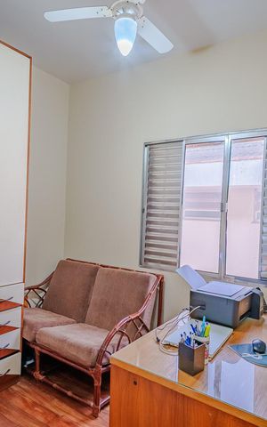 Casa à venda com 150m², 4 quartos e 2 vagas Casa à venda com 150m², 4 quartos e 2 vagasQuarto