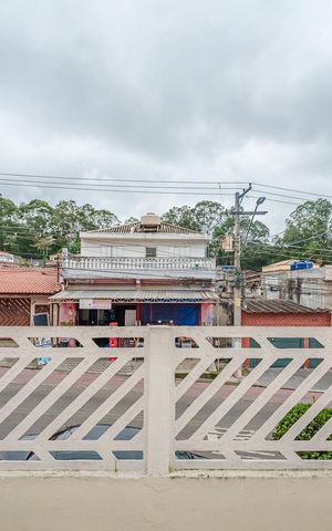 Casa à venda com 150m², 4 quartos e 2 vagas Casa à venda com 150m², 4 quartos e 2 vagasVaranda
