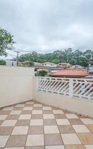 Casa à venda com 150m², 4 quartos e 2 vagas Casa à venda com 150m², 4 quartos e 2 vagasVaranda