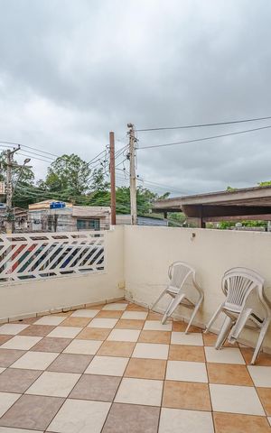Casa à venda com 150m², 4 quartos e 2 vagas Casa à venda com 150m², 4 quartos e 2 vagasVaranda