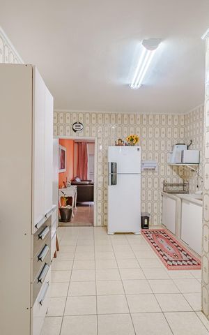 Casa à venda com 150m², 4 quartos e 2 vagas Casa à venda com 150m², 4 quartos e 2 vagasCozinha