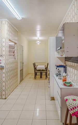 Casa à venda com 150m², 4 quartos e 2 vagas Casa à venda com 150m², 4 quartos e 2 vagasCozinha