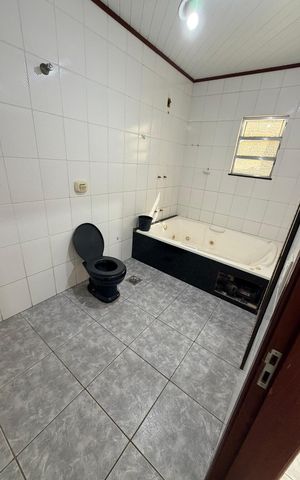 Casa para alugar com 140m², 5 quartos e 3 vagas Casa para alugar com 140m², 5 quartos e 3 vagasBanheiro