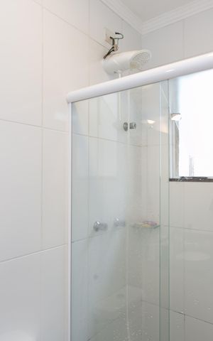 Casa de condomínio à venda com 68m², 2 quartos e 1 vaga Casa de condomínio à venda com 68m², 2 quartos e 1 vagaBanheiro da Suíte 2