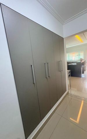 Casa à venda com 180m², 3 quartos e 4 vagas