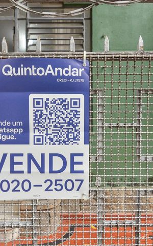 Casa para alugar com 300m², 4 quartos e 1 vaga Casa para alugar com 300m², 4 quartos e 1 vagaFachada