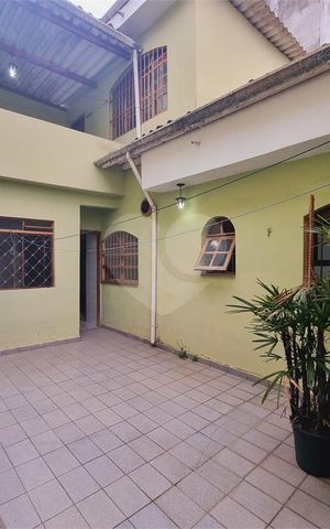 Casa à venda com 176m², 3 quartos e 3 vagas