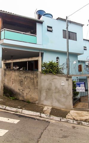 Casa para alugar com 70m², 2 quartos e 1 vaga Casa para alugar com 70m², 2 quartos e 1 vagaFachada + Placa