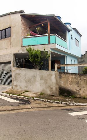 Casa para alugar com 70m², 2 quartos e 1 vaga Casa para alugar com 70m², 2 quartos e 1 vagaFachada + Placa