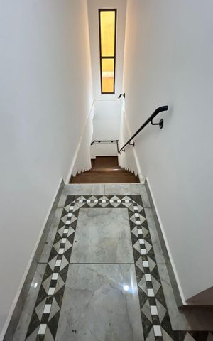 Casa à venda com 280m², 3 quartos e 4 vagasEscada