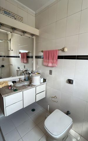 Casa à venda com 280m², 3 quartos e 4 vagasBanheiro