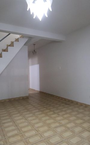 Casa à venda com 215m², 2 quartos e 1 vagaSala