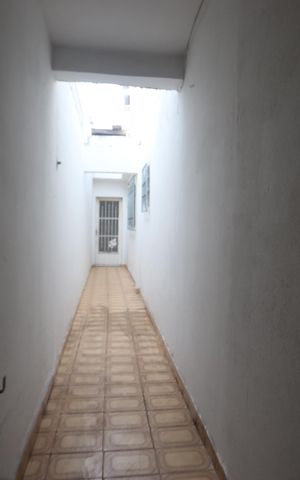 Casa à venda com 215m², 2 quartos e 1 vagaCorredor Lateral