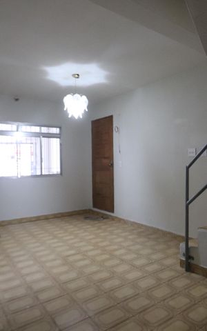 Casa à venda com 215m², 2 quartos e 1 vagaSala