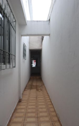Casa à venda com 215m², 2 quartos e 1 vagaCorredor Lateral