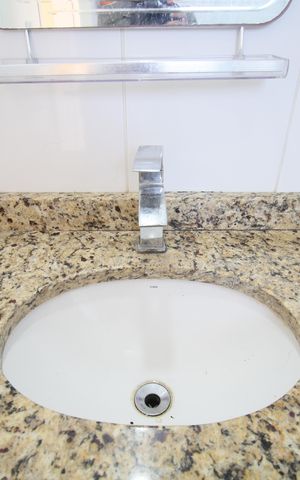 Apartamento à venda com 87m², 3 quartos e 2 vagasBanheiro da Suíte 1 - Torneira