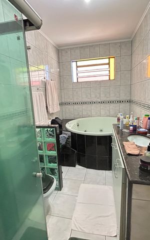 Casa à venda com 341m², 6 quartos e 2 vagasBanheiro da Suíte