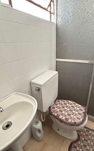 Casa à venda com 341m², 6 quartos e 2 vagasBanheiro de serviço