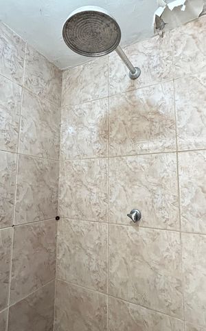 Casa à venda com 341m², 6 quartos e 2 vagasChuveiro