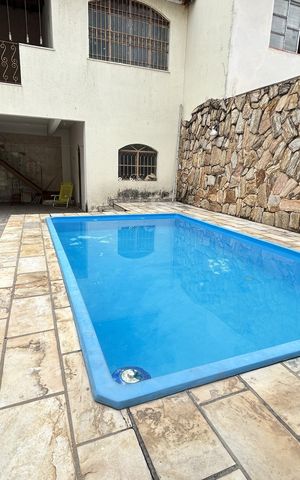 Casa à venda com 341m², 6 quartos e 2 vagasPiscina
