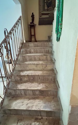 Casa à venda com 341m², 6 quartos e 2 vagasEscada