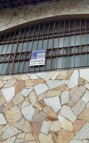 Casa à venda com 341m², 6 quartos e 2 vagasFachada + placa